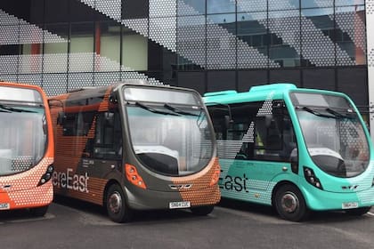 Lee valley hockey and tennis cuenta con un servicio de autobuses