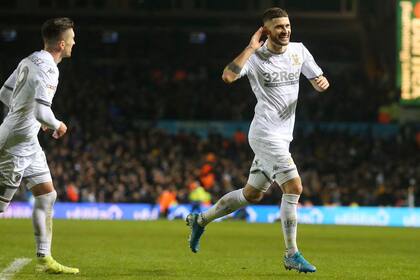 Leeds goleó a Middlebrough y está primero, con un partido más jugado que West Bromwich