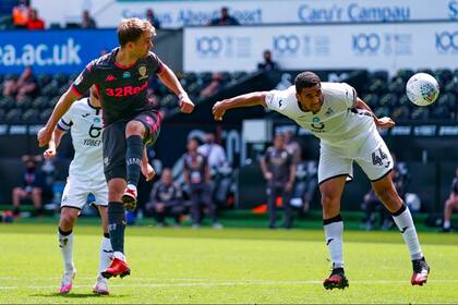 El cabezazo de Patrick Bamford, el centrodelantero de Leeds United que tuvo un par de chances, pero no estuvo efectivo