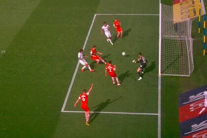 Una imagen aérea de la jugada del gol de Leeds.