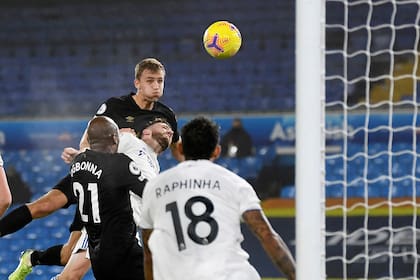 El primer gol de West Ham, que aprovechó al máximo las jugadas de pelota parada y venció 2-1 a Leeds como visitante.