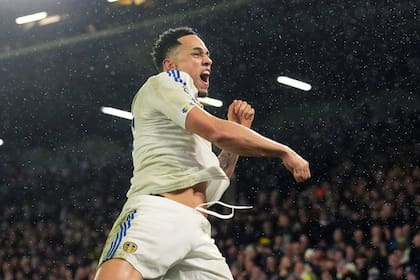 Leeds vence a Forest y da un gran paso hacia asegurar su permanencia en la Liga Premier