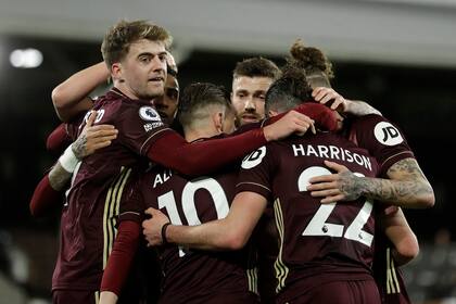 Leeds volvió a festejar luego de tres fechas, en su visita a Fulham; un éxito con historia.