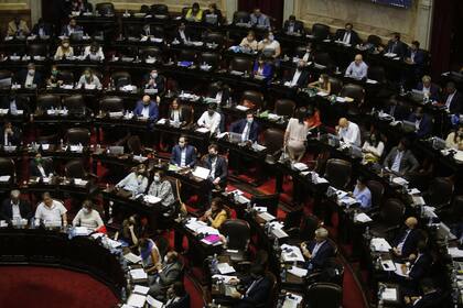El debate se realiza en la misma jornada en que se cumple un año del gobierno del presidente Alberto Fernández