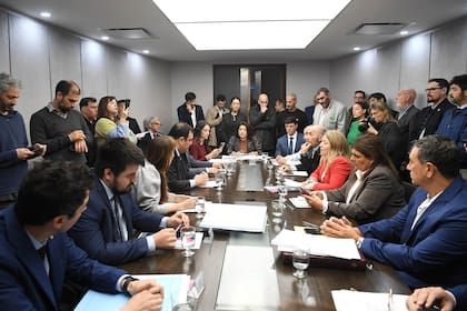 Legisladoras de la oposición dijeron que la votación había sido "absolutamente antirreglamentaria"