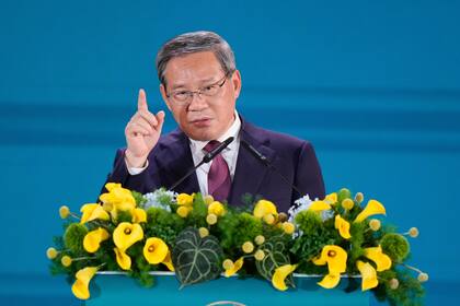 Legisladores de EEUU impulsan diálogo militar en una inusual visita a China