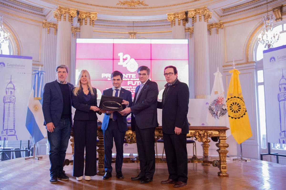 Legisladores entregaron un reconocimiento al ACA por su 120° aniversario