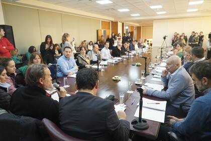 Legisladores neuquinos piden poder participar por Zoom en las reuniones de comisión