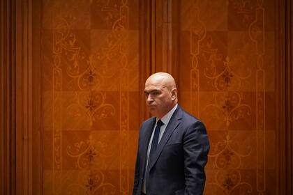 Legisladores rumanos votan a favor de coalición pro-UE para poner fin a crisis política prolongada