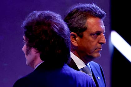 Legislator and presidential candidate for the La Libertad Avanza party, Javier Milei (L), and Argentina's Economy Minister and presidential candidate for the Union por la Patria party, Sergio Massa, are pictured during the presidential debate in Santiago del Estero, Argentina, on October 1, 2023, ahead of the October 22 presidential election. (Photo by Tomas Cuesta / POOL / AFP)