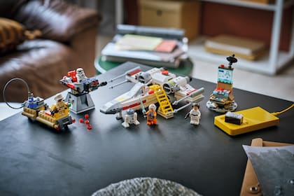 Lego presentó sets de Star Wars que incluyen ladrillos especiales con un chip adentro, capaces de hacer luces y sonidos, y detectar movimiento