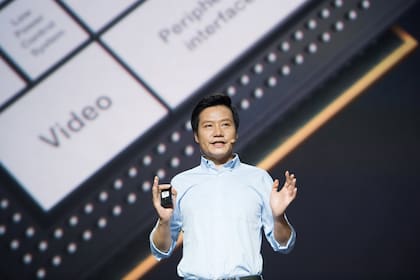 Lei Jun, CEO de Xiaomi, durante el anuncio del chip Surge S1, un logro que la posiciona en el club de Samsung, Apple y Huawei