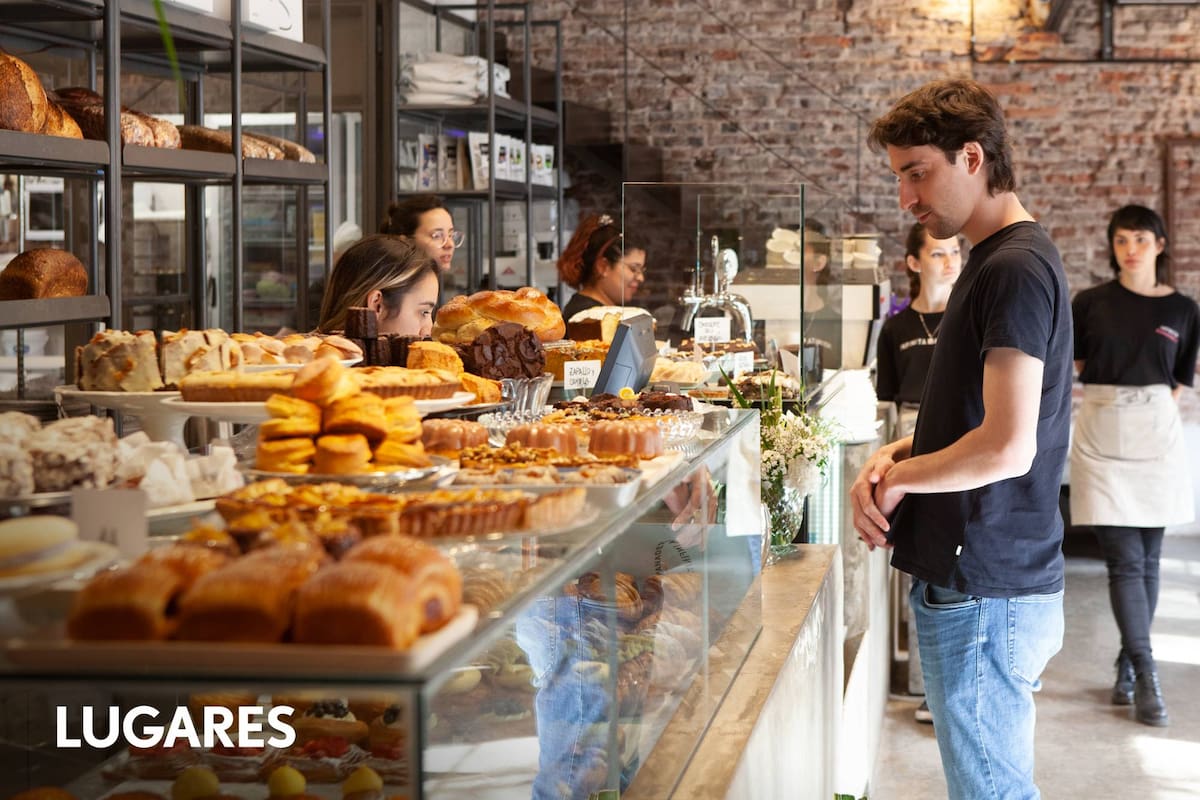 Lejos de las modas, en esta panadería hay una curaduría que incluye una pastelería con referencias de todas partes del mundo