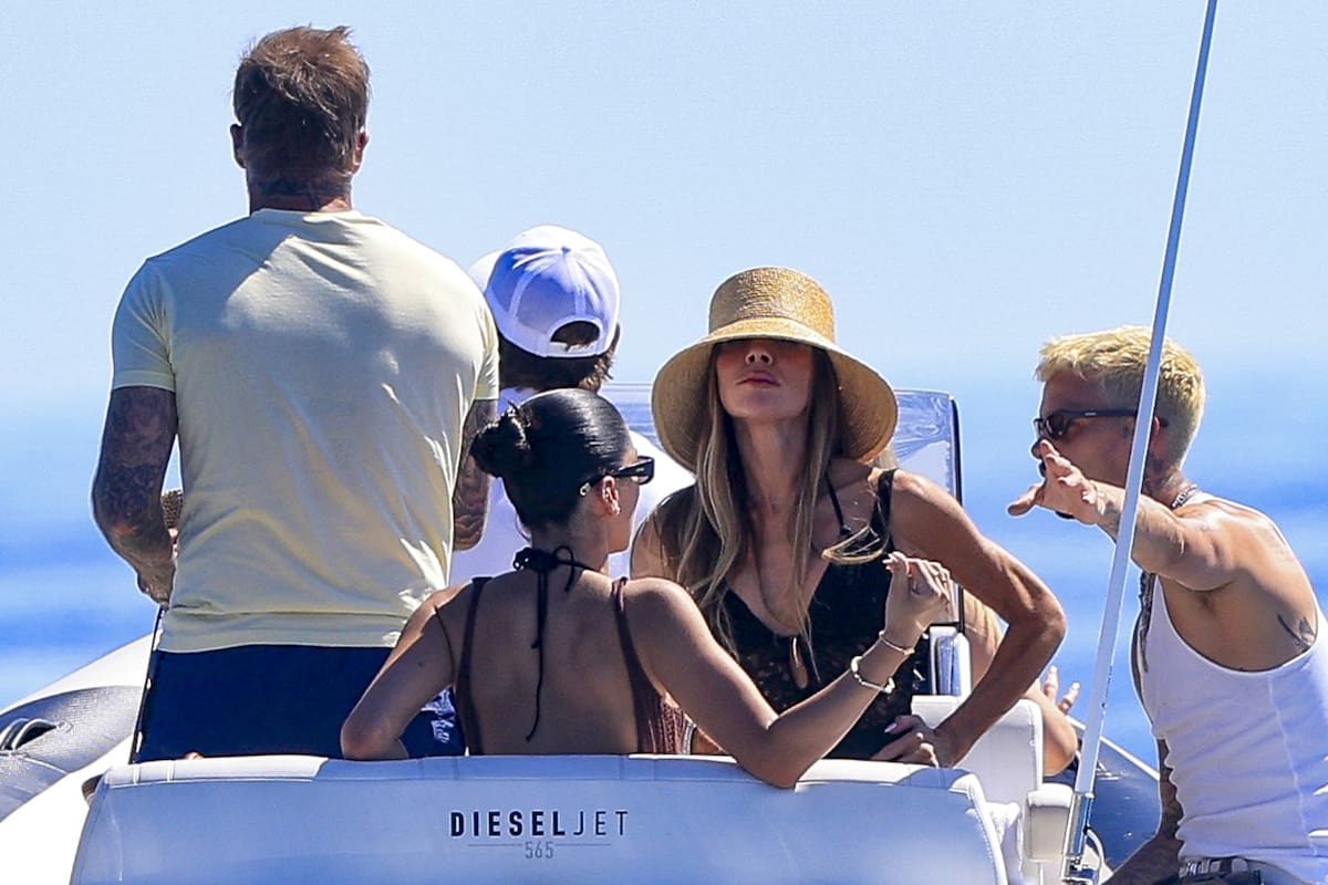 Lejos de los conflictos familiares que en el último tiempo los tuvieron en boca de todos, los Beckham se mostraron relajados durante sus días en Ibiza
