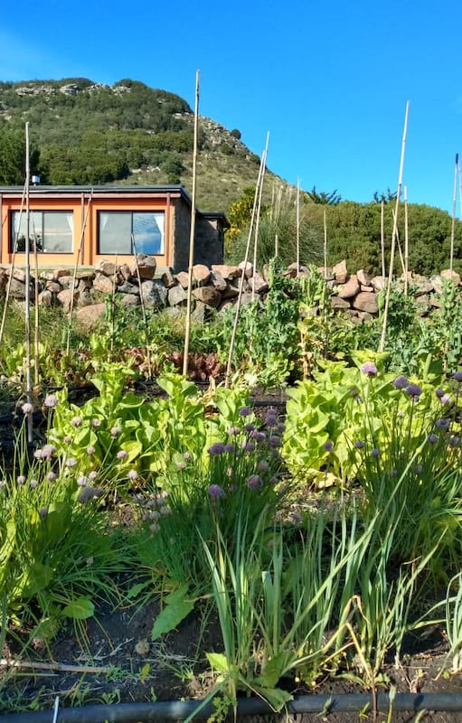 Lejos del ruido y en contacto íntimo con la naturaleza, es un oasis serrano perfecto para desenchufarse y animarse a los deportes al aire libre.