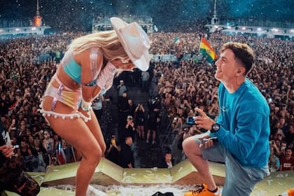 Lele Pons le dio el "sí" a su novio Guaynaa en el escenario principal del Tomorrowland