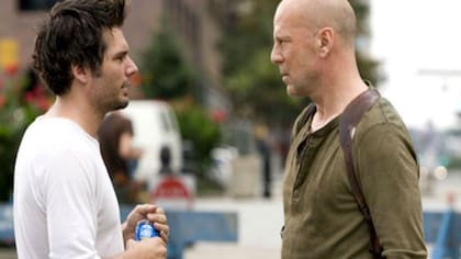 Len WIseman junto a Bruce Willis en el rodaje de Duro de matar 4