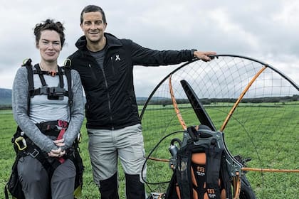 Lena Headey junto a Bear Grylls