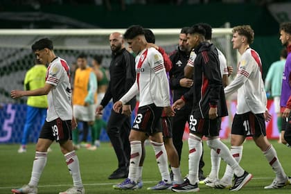 Lencina, Rivero, Portillo y Colidio, en un final de cabezas bajas para River