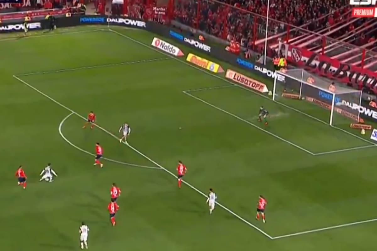 Lencioni y su pie zurdo para marcar dos golazos ante Independiente