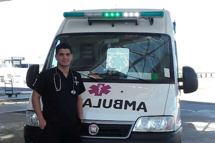 Lenin Sánchez trabaja como médico en Mendoza