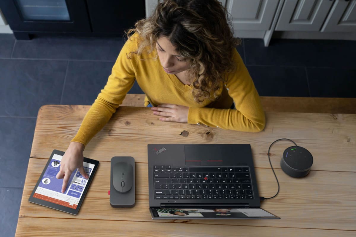 Lenovo presentó una línea de accesorios para computadoras personales, donde se destaca el mouse con carga inalámbrica y la batería portátil para notebooks