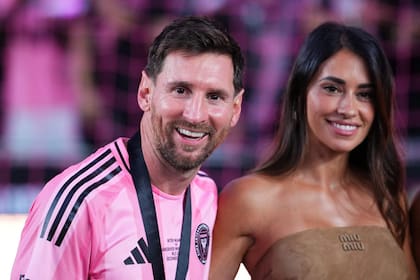 Leo celebra con su mujer, Antonella Rocuzzo, el título de campeón de la Major League Soccer, la competencia que le faltaba a su palmarés.