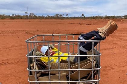 Leo en Australia. Allí trabajó en una granja solar.
