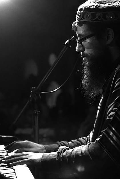 Leo Genovese, al piano