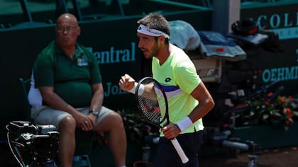 Leo Mayer no pudo con John Isner
