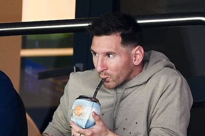 leo messi en la tribuna