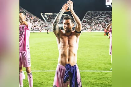 Leo Messi festeja tras el triunfo con Inter Miami