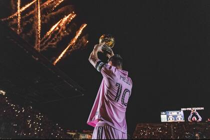 Leo Messi presentó su octavo Balón de Oro ante los hinchas de Inter Miami