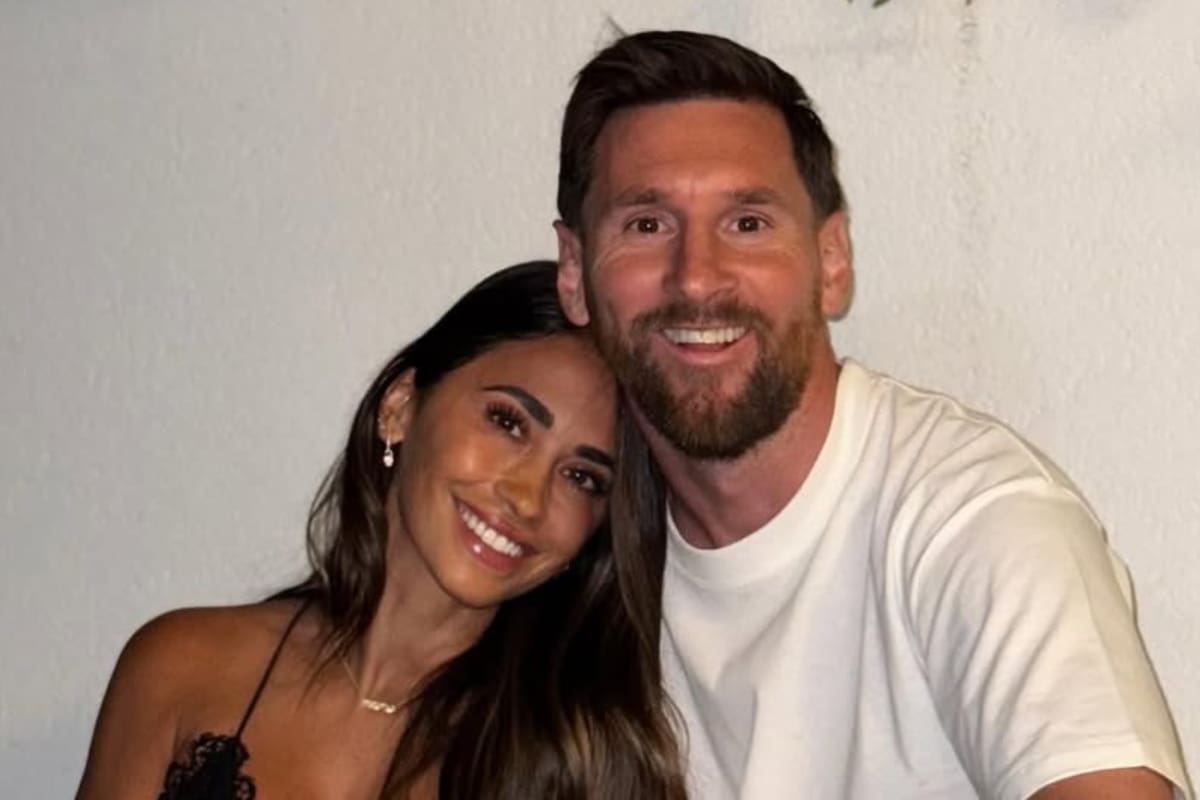 A reação romântica de Messi ao ver a aparição de Anto Roccuzzo no aeroporto
