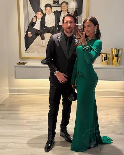 Leo Messi y Anto Rocccuzzo se vistieron de gala para asistir al festejo de cumpleaños de David Beckham en Miami (Foto: Instagram @antonelaroccuzzo)