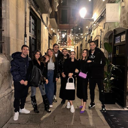 Leo Messi y Antonela son muy amigos de Jordi Alba y de Sergio Busquets, excompañeros del 10 en Barcelona; el club árabe también los tentaría para emigrar