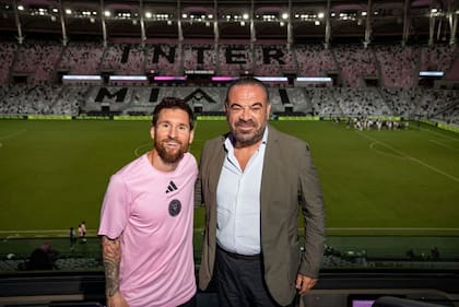 Leo Messi y Gabriel Escarrer, presidente y CEO de Meliá, durante su encuentro en Miami