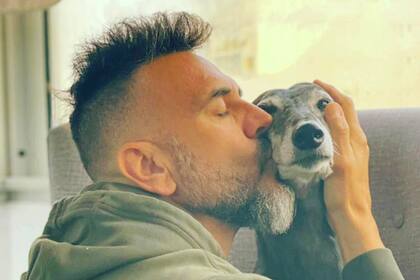 Leo Montero es un gran defensor de la adopción de mascotas. En su nuevo programa volverá la sección Pocas pulgas, uno de los puntales de Mejor de noche.
