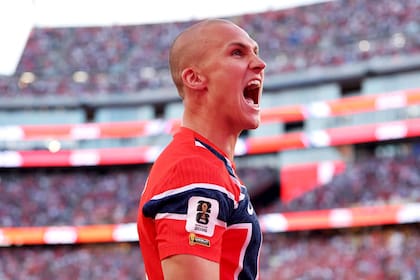 Leo Ostigard (Photo by Mattia Ozbot / GETTY IMAGES NORTH AMERICA / Getty Images via AFP)