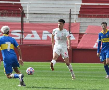 Leonel Pérez jugando en la reserva de Huracán, club al que llegó desde muy chico