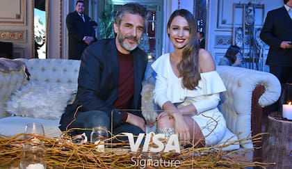 Leo Sbaraglia y Pampita conversaron por un momento y fueron el centro de todas las miradas