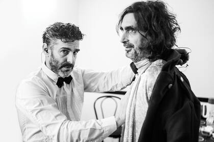 Leo y Pablo Sbaraglia en un camarín este año. "Cantar me ha llevado a explorar otros territorios", dice el actor