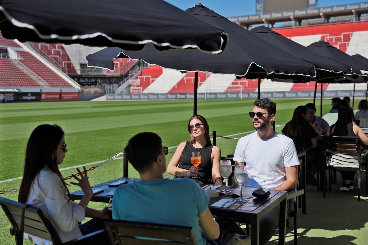 León, el restaurante de Estudiantes de La Plata que está sobre el césped del estadio