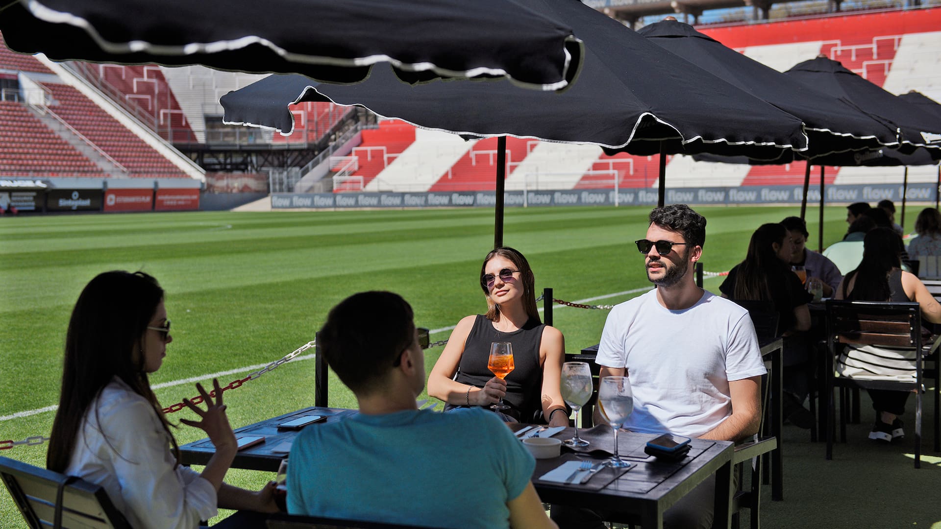 León, el restaurante de Estudiantes de La Plata que está sobre el césped del estadio