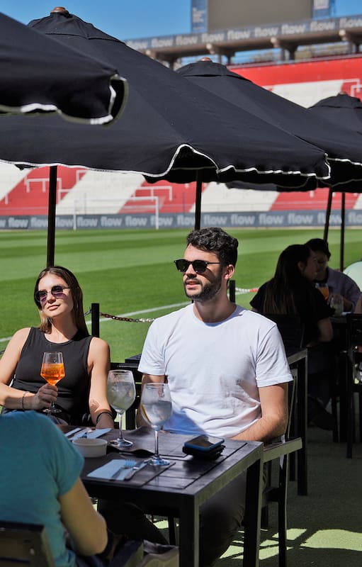 León, el restaurante de Estudiantes de La Plata que está sobre el césped del estadio