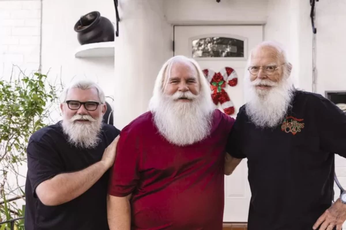 Leon McBride, Lee Andrews y Rick Hyman, tres amigos que cada año viajan más de 10 horas para interpretar al personaje más icónico de la Navidad