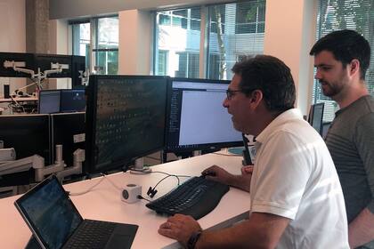 León Welicki, responsable de la interfaz Azure, cuenta cómo es su experiencia de trabajo dentro de una organización que apunta a nuevos horizontes más allá de Windows y el Office