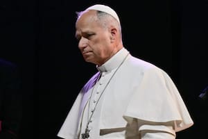 El papa León XIV enfrenta la primera crisis de su pontificado y ahora debe tomar una riesgosa decisión