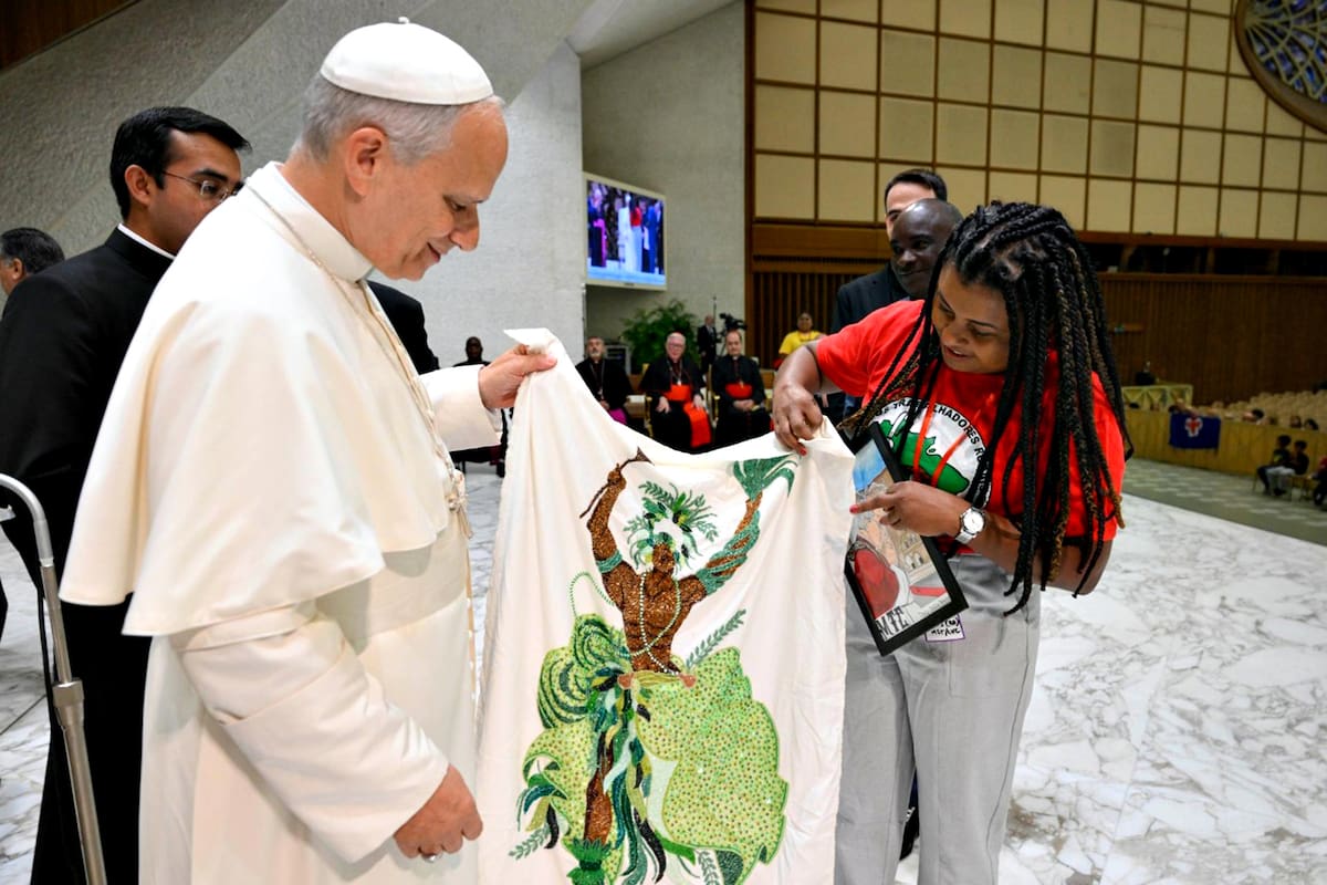León XIV, en un encuentro con los Movimientos Populares en el Vaticano, en octubre de 2025