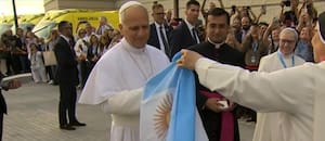 El “momento argentino“ que tuvo León XIV al bendecir una caravana durante su visita a Barcelona